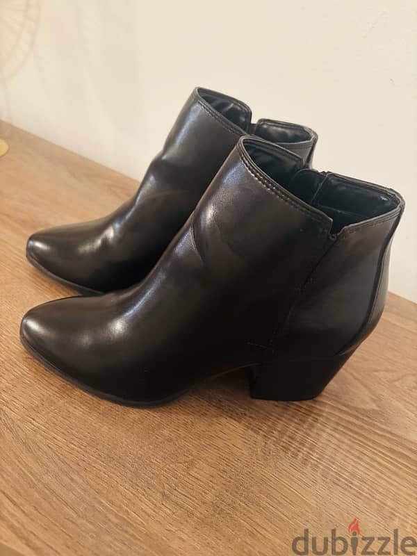 half boot black size 36 4