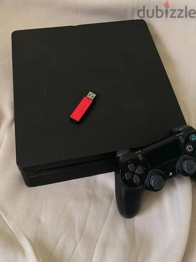 جهازين ps4 للبيع واحد بالعابه ب ٧ الف وواحد ب ٩٧٠٠ متهكر