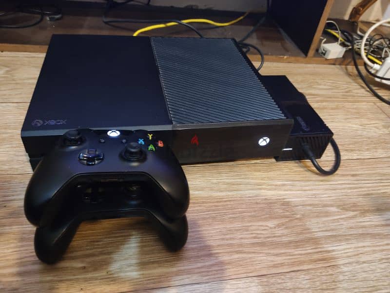 Xbox one 1 tera two controllers 0