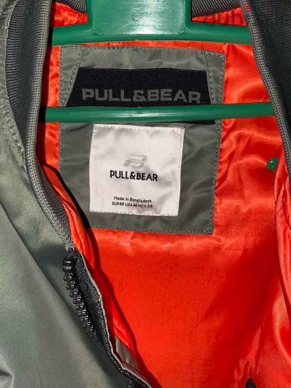 جاكت pull and bear size M لم يستخدم 1