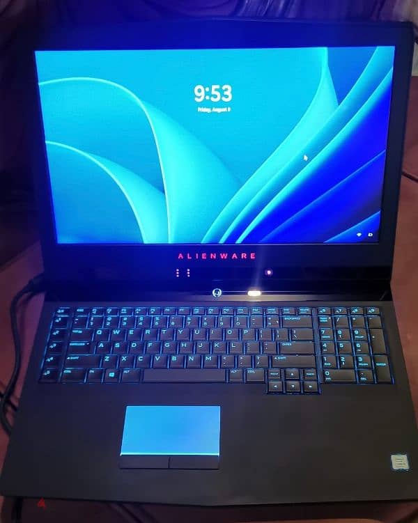 Alienware 17 r5 with eye tracking 1