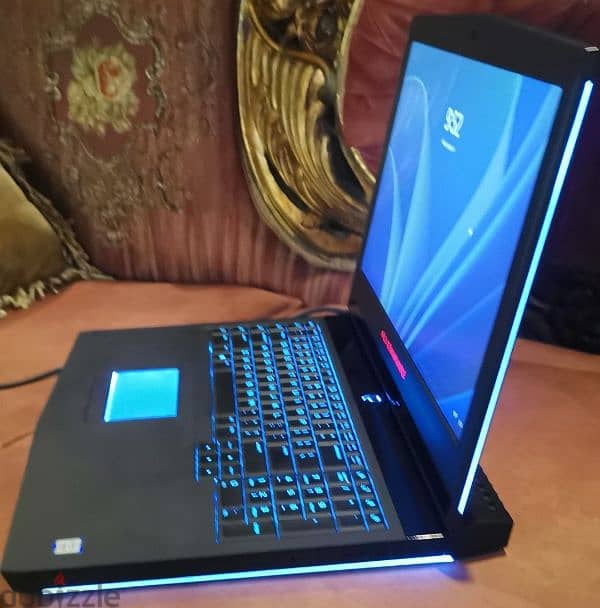 Alienware 17 r5 with eye tracking 2