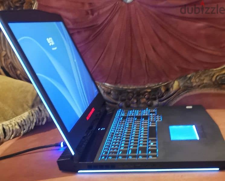 Alienware 17 r5 with eye tracking 3