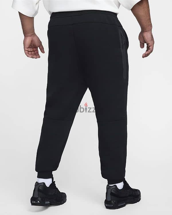 Nike Tech Black (Large) 1