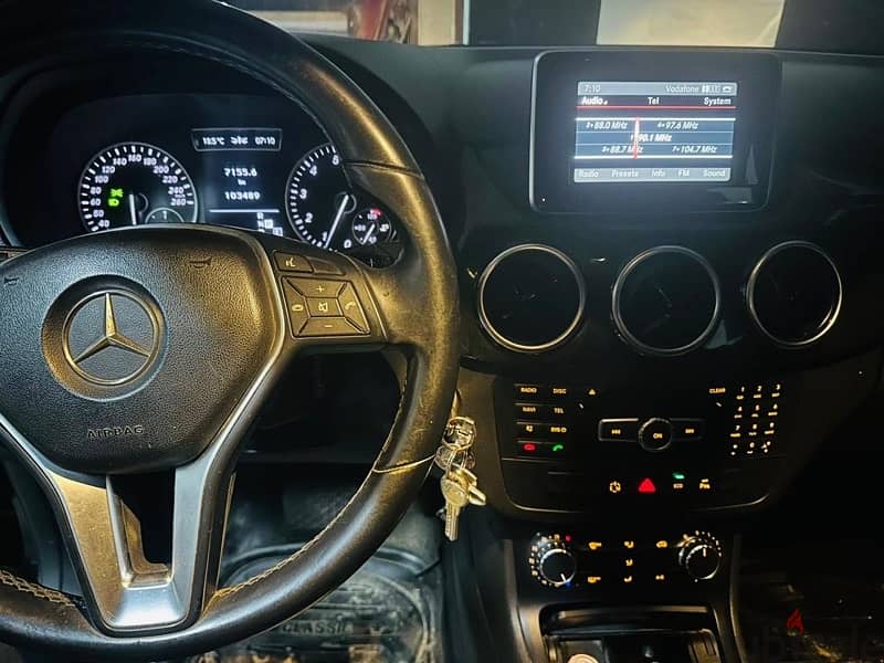 Mercedes-Benz B200 2013 0