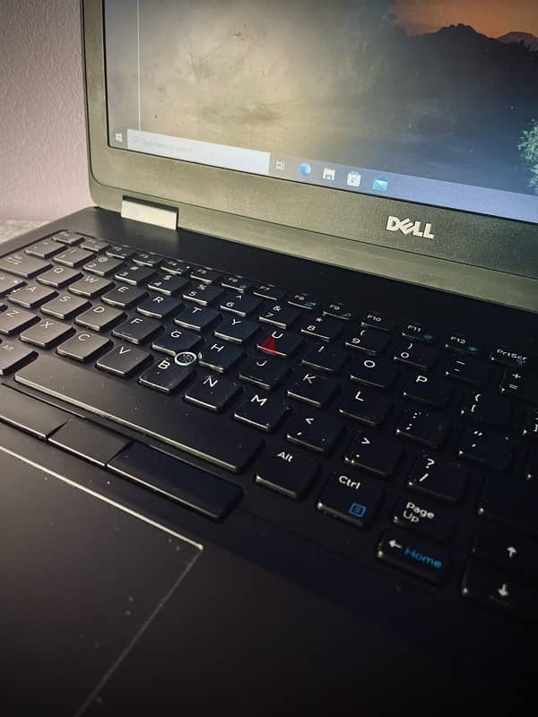 فرصة لابتوب Dell Latitude E5570 i7 SSD حالة ممتازة وسعر قابل للتفاوض 3