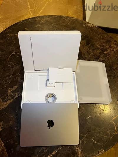 MacBook Air M3 Ram 16 Hard 512 Open Box