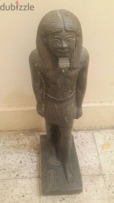 Pharaonic statue