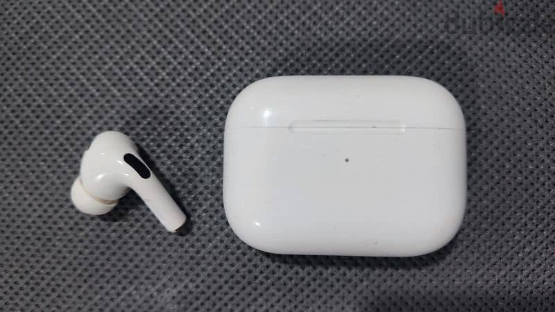 Apple airpod pro 2 MagSafe case + Left pod 1