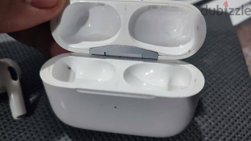 Apple airpod pro 2 MagSafe case + Left pod 4