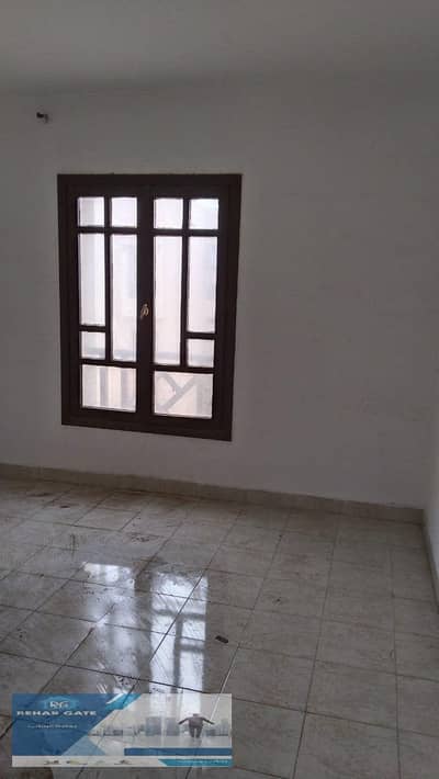 For rent in Al-Rehab, an apartment of 90 square meters, in a more than excellent location