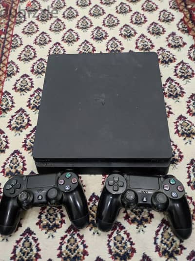 ps4 slim 1 tera with 2 original controllers