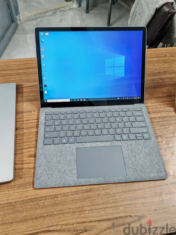 Microsoft surface LABTOP 4 9