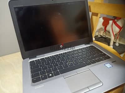 hp elitebook 820 g4 كور i5 الجيل . ذ7