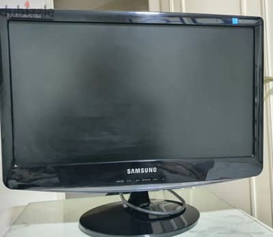 شاشة samsung lcd 18.5