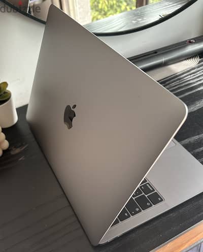 Aple MacBook Air 2019, 13-inch, RAM 8