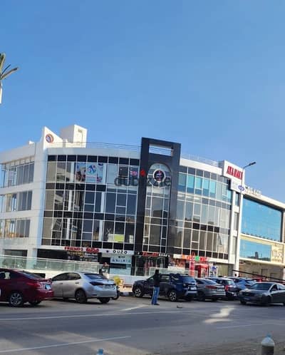 Shop for sale in a mall in El Tagamoa El Awal 	•	Location: Al-Banafseg Services area.