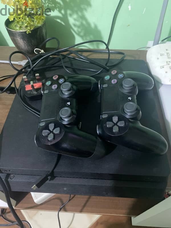 PlayStation 4 slim 1 tera - حالة جيدة جدا 0