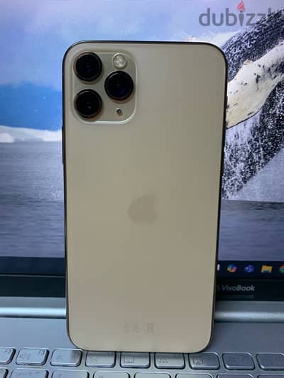 iphone 11 pro 64Gb Gold ايفون حاله ممتازه بعلبته