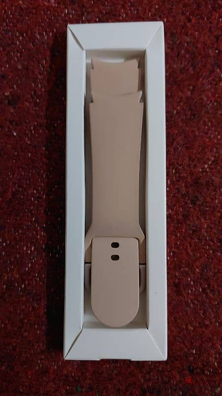 Samsung Watch 4 + Samsung Wireless Power Bank (Like New) 5