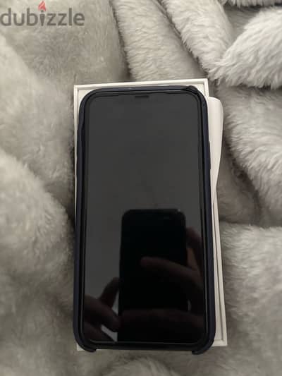 Iphone 11 black 128 used like new with box