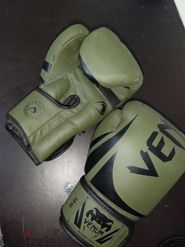 boxing gloves and head guard large size 1