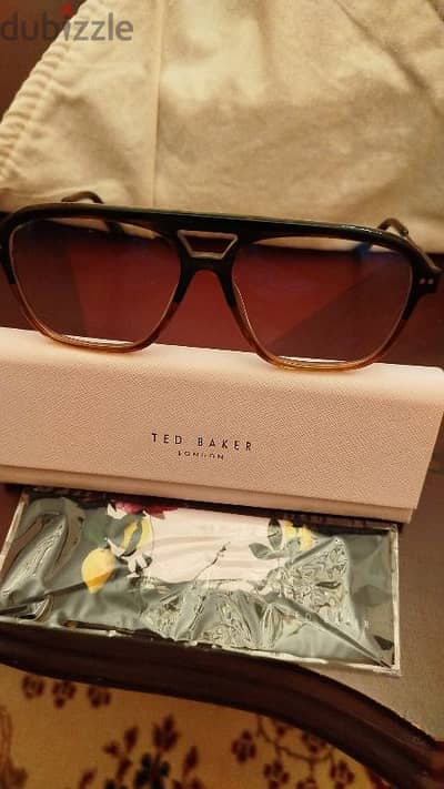 نظاره ماركه  Ted Baker