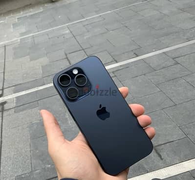 iphone 15 pro Blue titanium