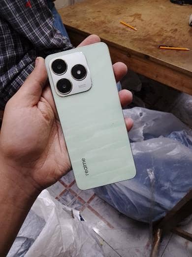 Realme c63 1