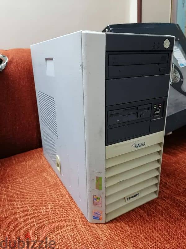 كمبيوتر  Fujitsu Siemens esprimo p5905 d2151 Intel pentium 4 4