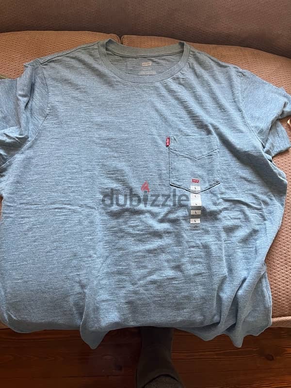 brand new Levi’s men t-shirt 1