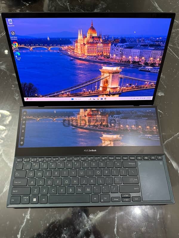 Asus ZenBook Pro Duo Core i9 1