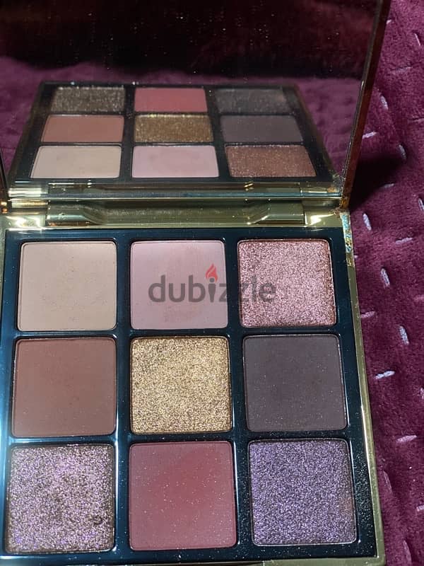 للبيع باليت Eye shadow استعمال بسيط جدا  و كونسيلر ماك 1