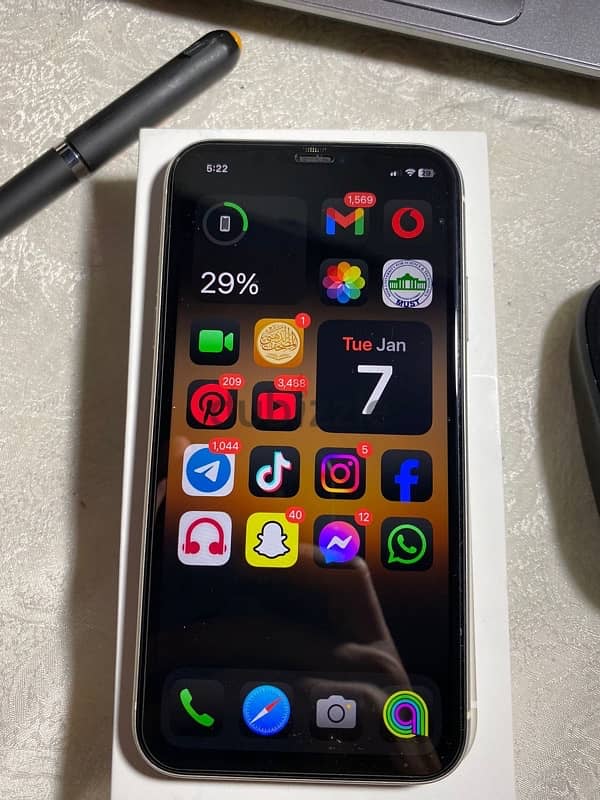 iphone 11 white 9