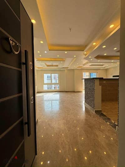 For sale, a 3-room apartment with a 20% down payment, immediate receipt, fully finished, with air conditioners and kitchen, in Sheraton, near Nasr Cit