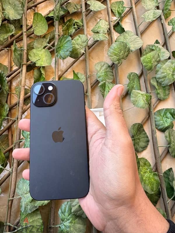 iphone 15 black 128GB 98% battery 4