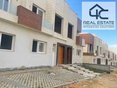 For sale townhouse Corner176m ready to move view land scape with lowest price in the market in Azzar 2