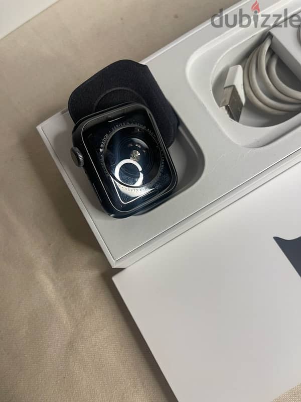 apple watch series4 40mm mint condition 1