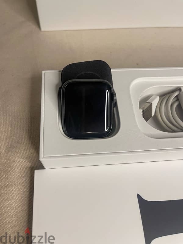 apple watch series4 40mm mint condition 2