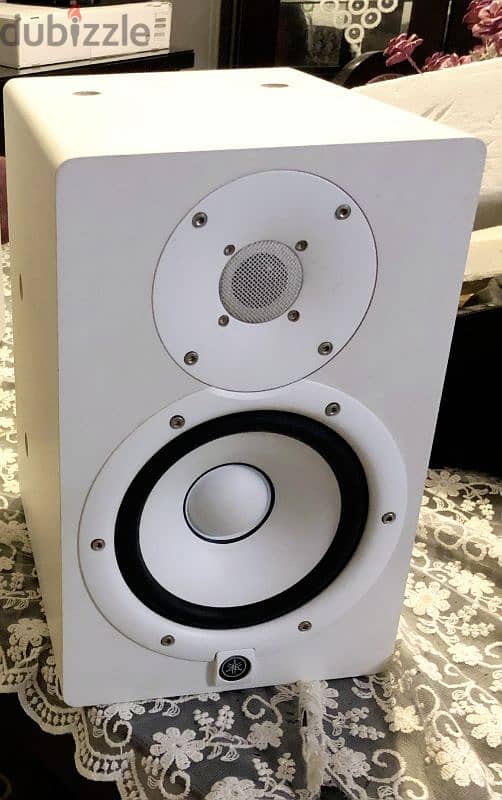 Yamaha HS7 Powered Studio Monitors Pair White w/XLR Cables 2