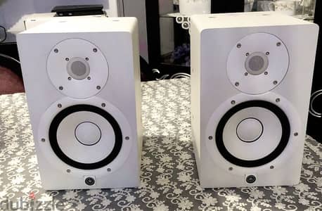 Yamaha HS7 Powered Studio Monitors Pair White w/XLR Cables