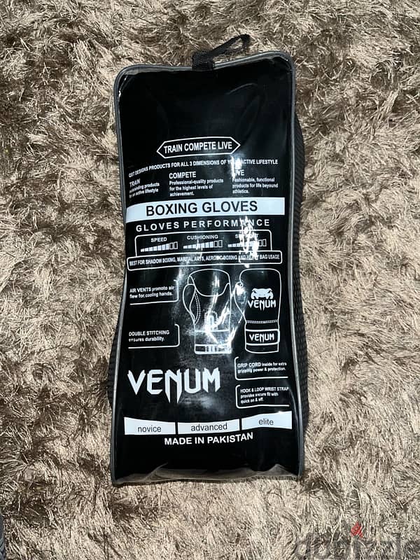 VENOM Boxing Gloves 0