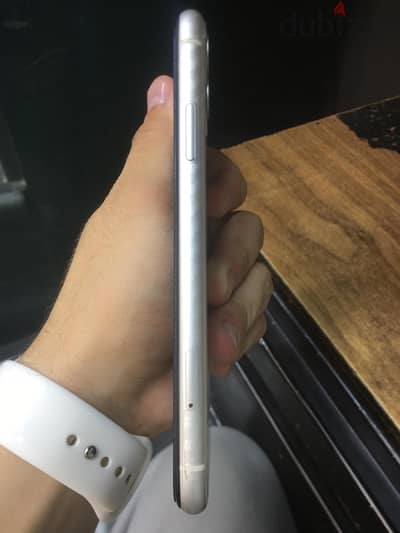 iphone 11 128 GB  used  معاه العلبه