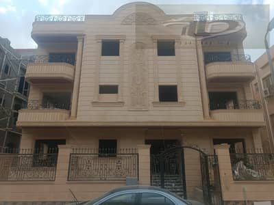 Apartment for sale in South Academy, 90th Street, in front of Downtown and Cairo Festival, Amazing Location in the Settlement