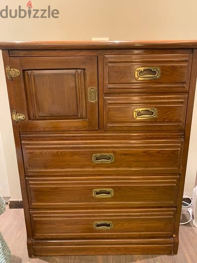 chest of drawers