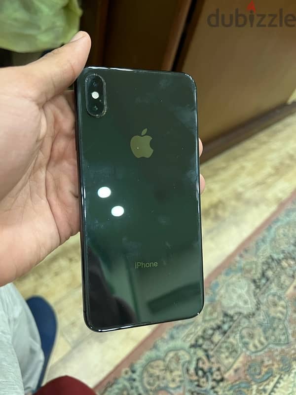 I phone xs max 256  battery 77% جايب شاشة محتاج تتغير متفتحش معاة بوكس 1