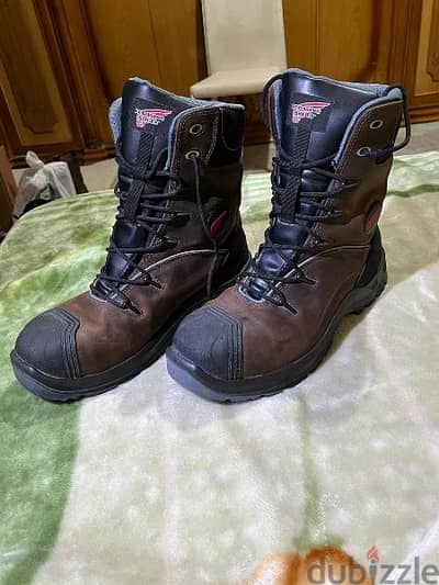 Red wing safety shoes