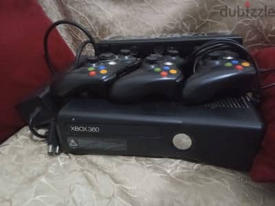 اكس بوكس معدل 360عليه 70 لعبة وتلات دراعات وكاميرا xbox360