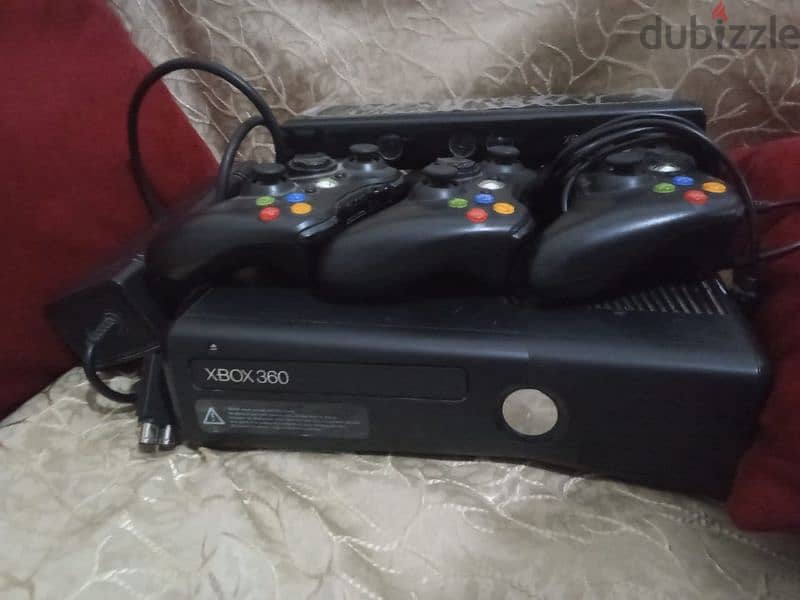 اكس بوكس معدل 360عليه 70 لعبة وتلات دراعات وكاميرا xbox360 0