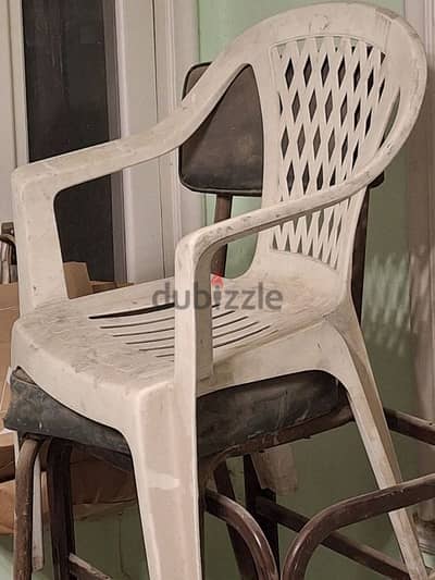 white plastic chair